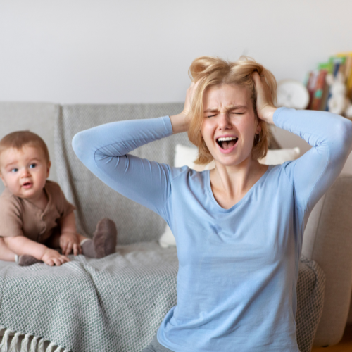 Moeder die opvoedstress heeft