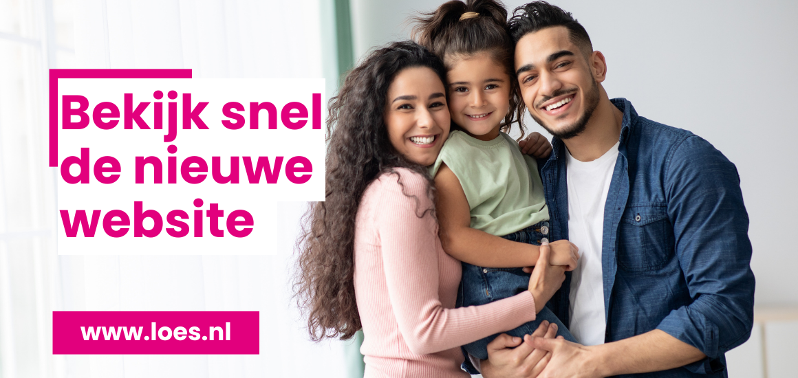 Afbeelding van gezin met een verwijzing om de nieuwe website loes.nl te bezoeken.